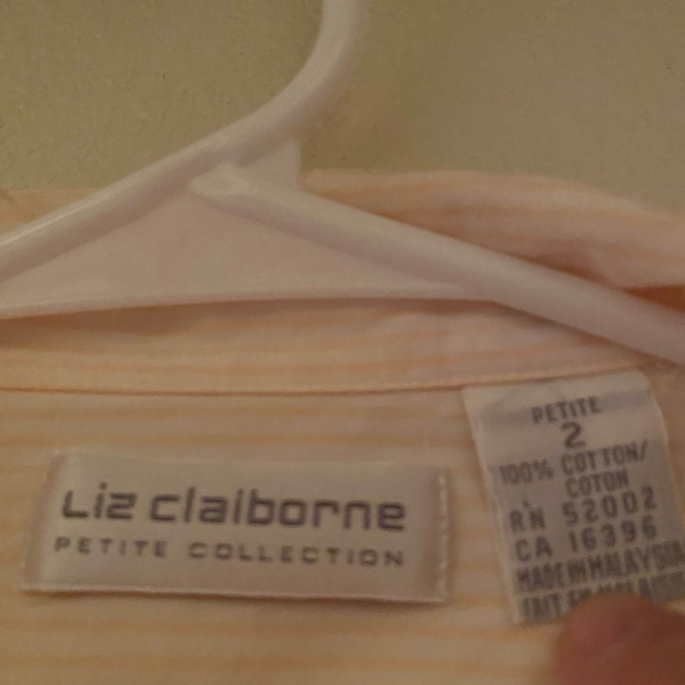 Bundle 10 (4-5$) items for a 10$ offer. Liz Claiborne peach pinstripe top - Picture 3 of 7